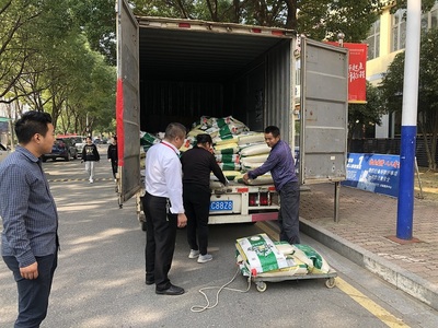精准扶贫大米走进我校“食堂”,让消费扶贫传递爱的力量